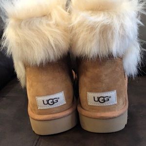 UGG Women’s Mills Boot, Chestnut, 8M US